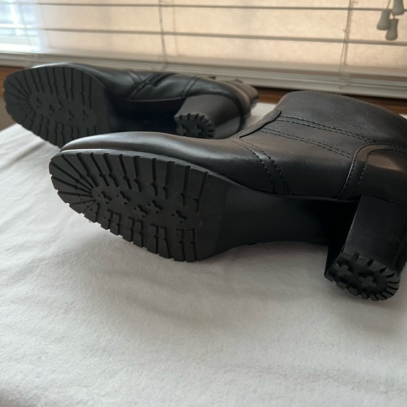 David Tate black leather ankle boots with zippers, beautiful condition look new - Picture 8 of 9